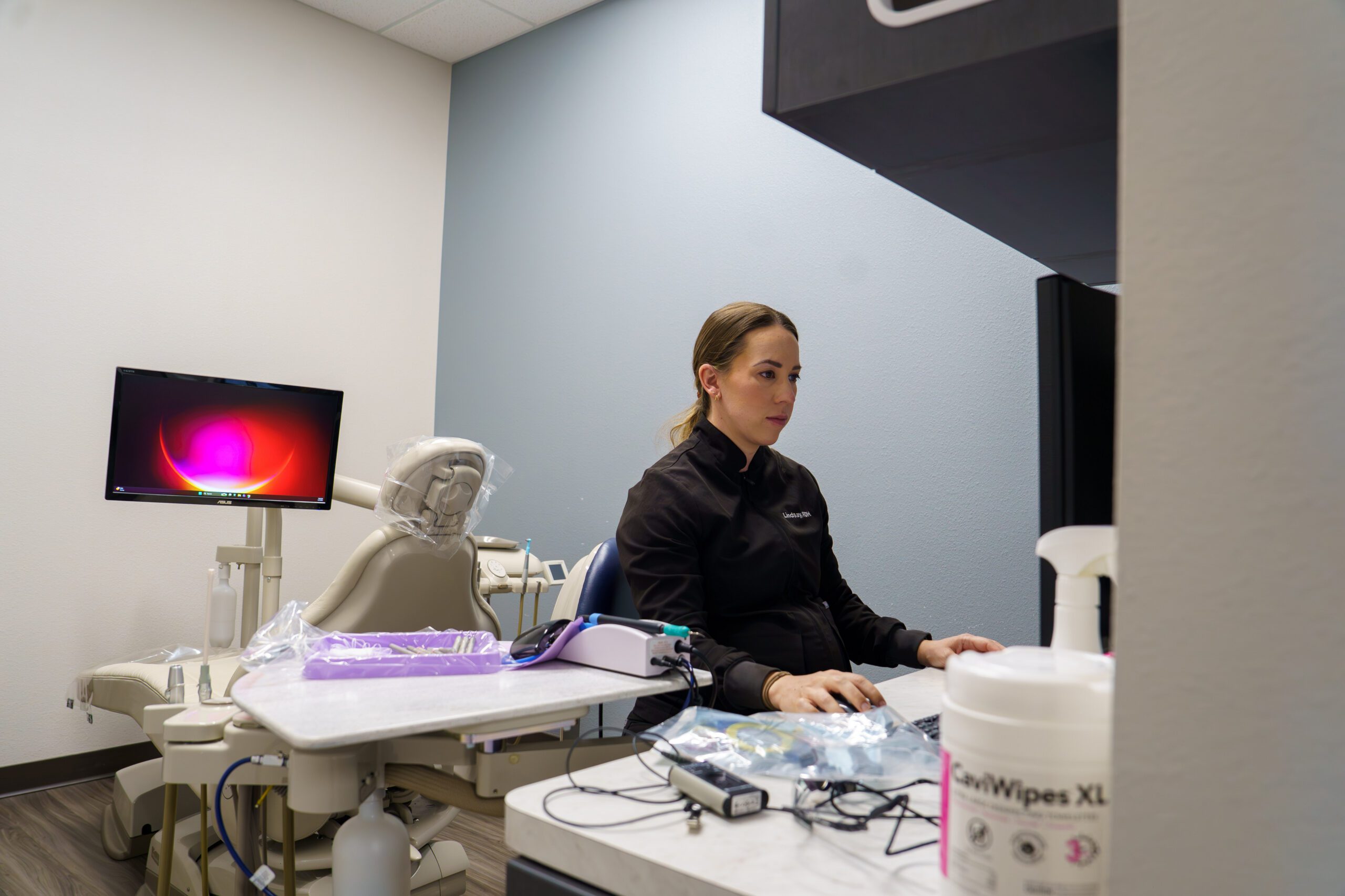A dental staff with dental technologies